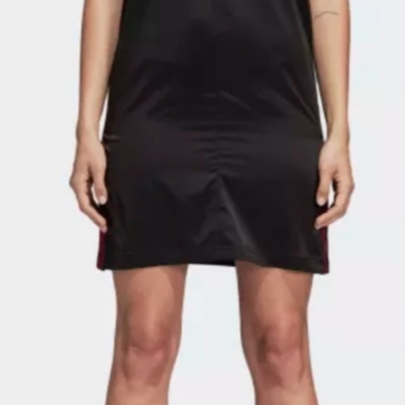 Black ADIDAS LEOFLAGE TEE DRESS Size: Medi… - Picture 6 of 8